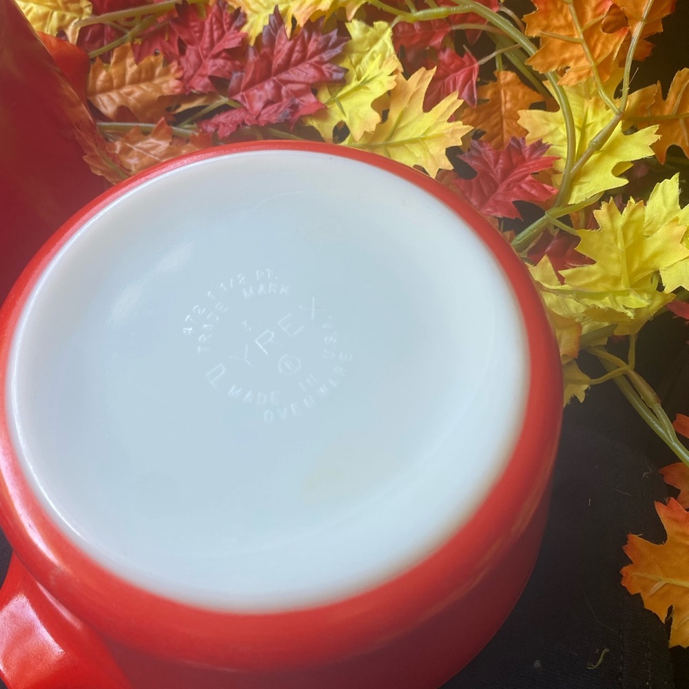 Vintage Pyrex bakeware - Picture 12 of 16